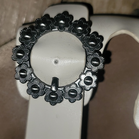 Michael Kors Leather Slides with Silver Concho Buckles. - Picture 4 of 5